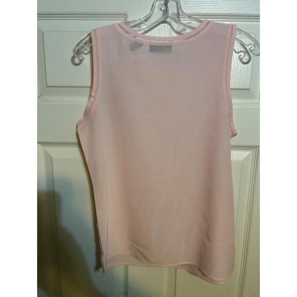 Karen Scott Petites Pink Sleeveless Blouse Crochet Trim Round Neck PM Petite M - Picture 3 of 3